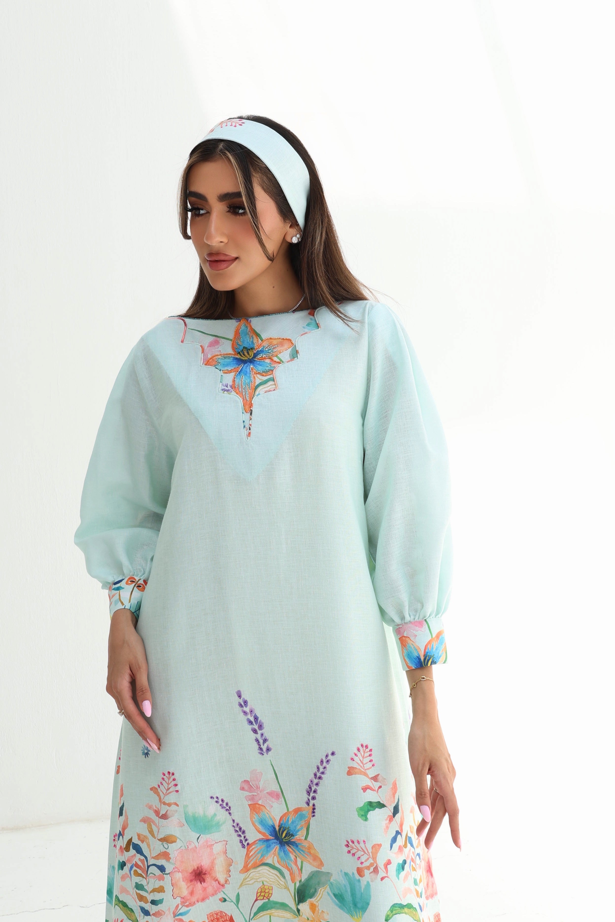 Sawsan — L190 — Mint Lily Border Linen Jalabiya