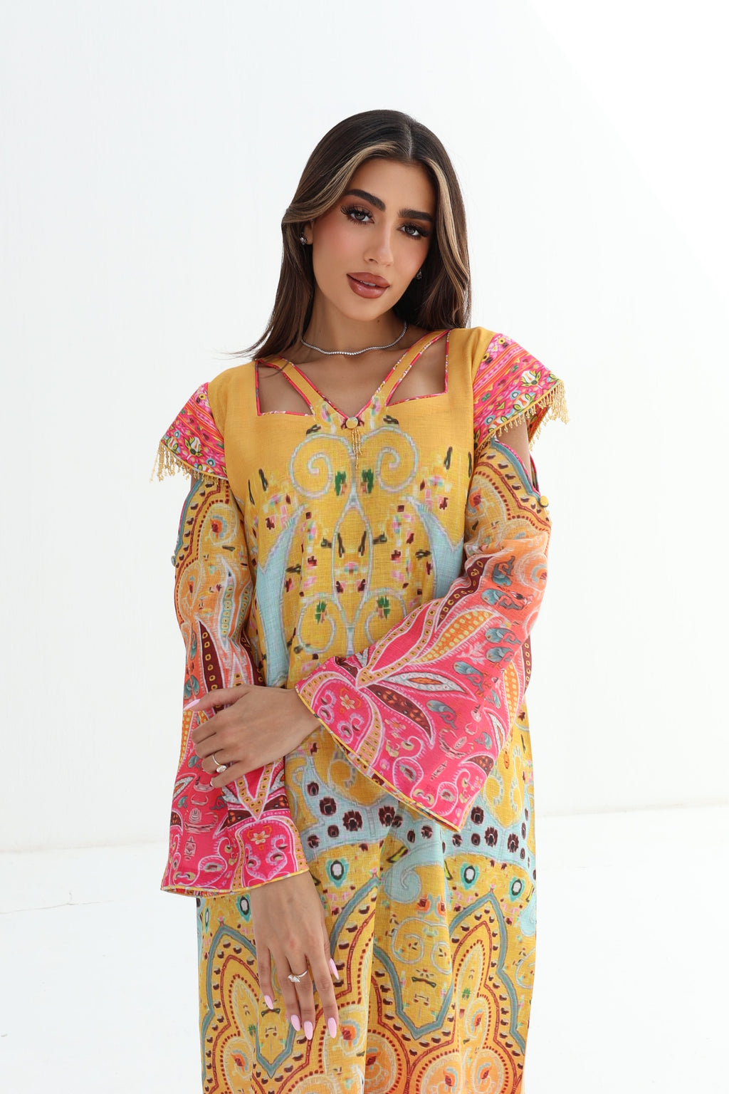 Qamar — L183 — Kaleidoscopic Paisley Print Linen Jalabiya