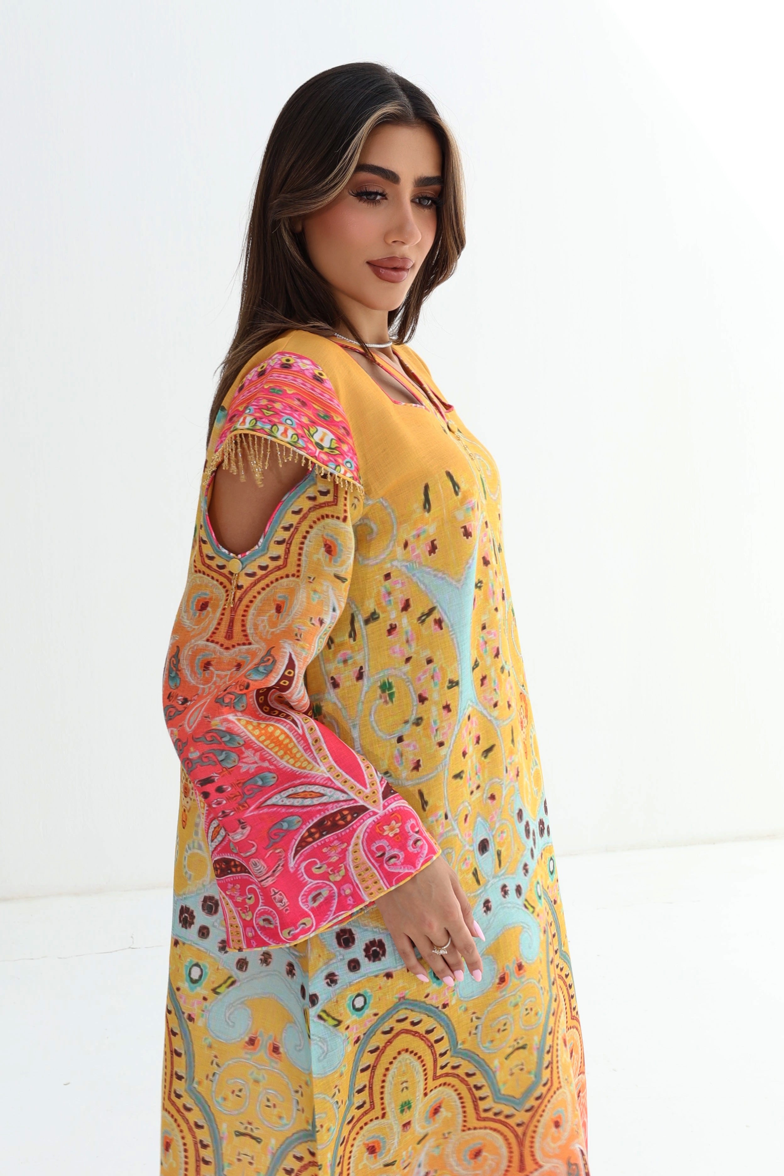 Qamar — L183 — Kaleidoscopic Paisley Print Linen Jalabiya