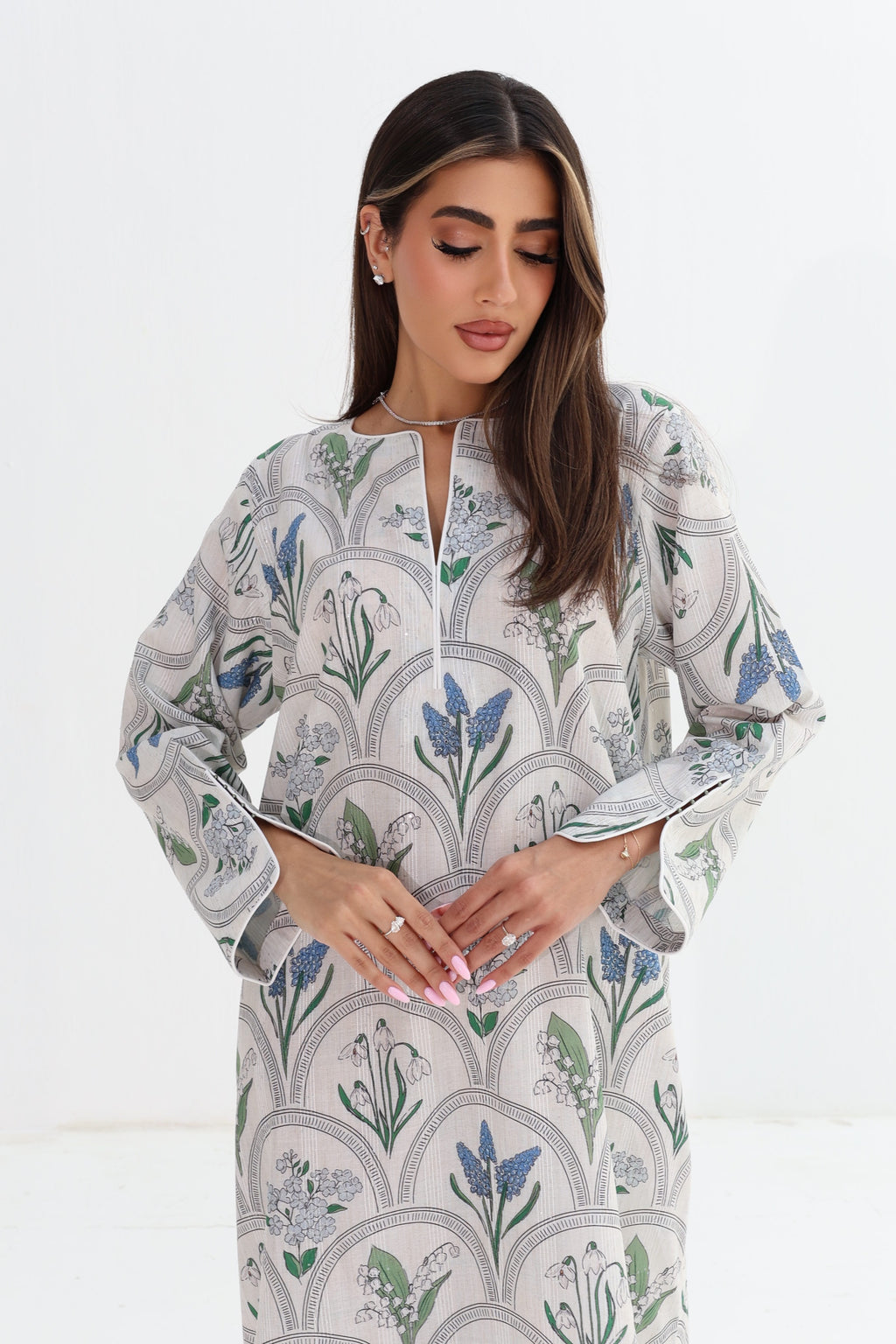 Qantara — C09 — Ivory Art Deco Arch Botanical Floral Cotton Jalabiya