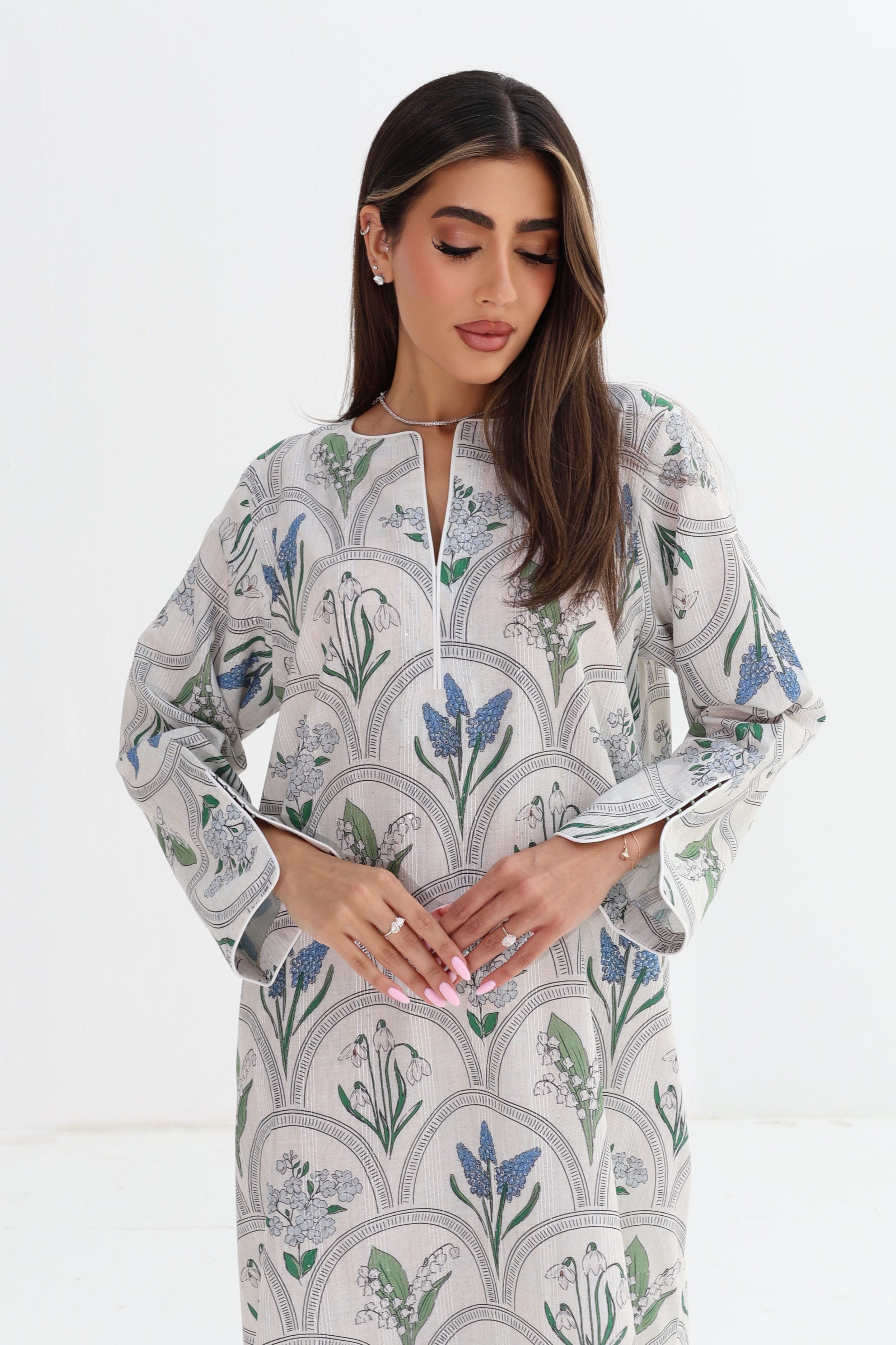 Qantara — C09 — Ivory Art Deco Arch Botanical Floral Cotton Jalabiya