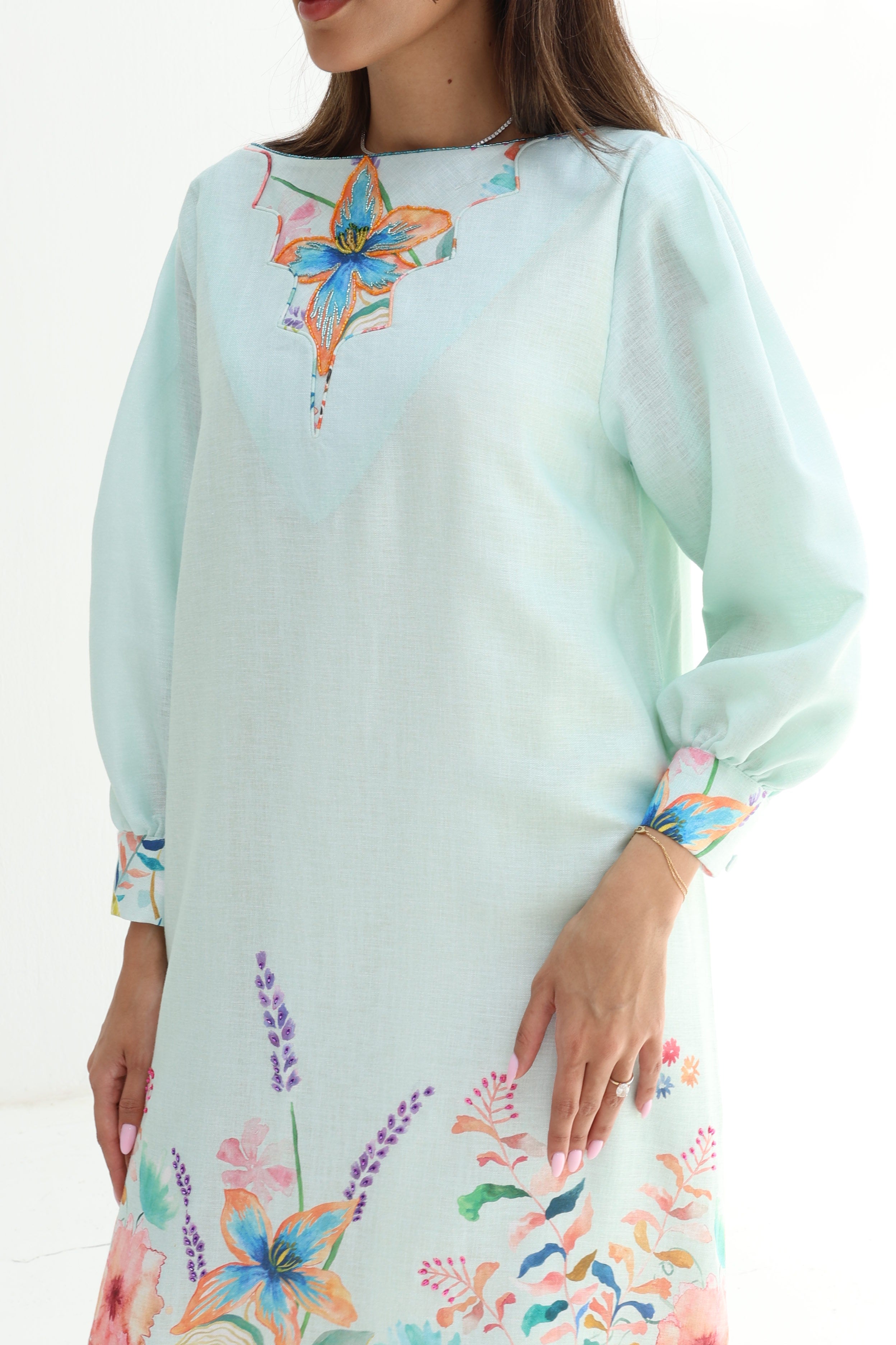 Sawsan — L190 — Mint Lily Border Linen Jalabiya
