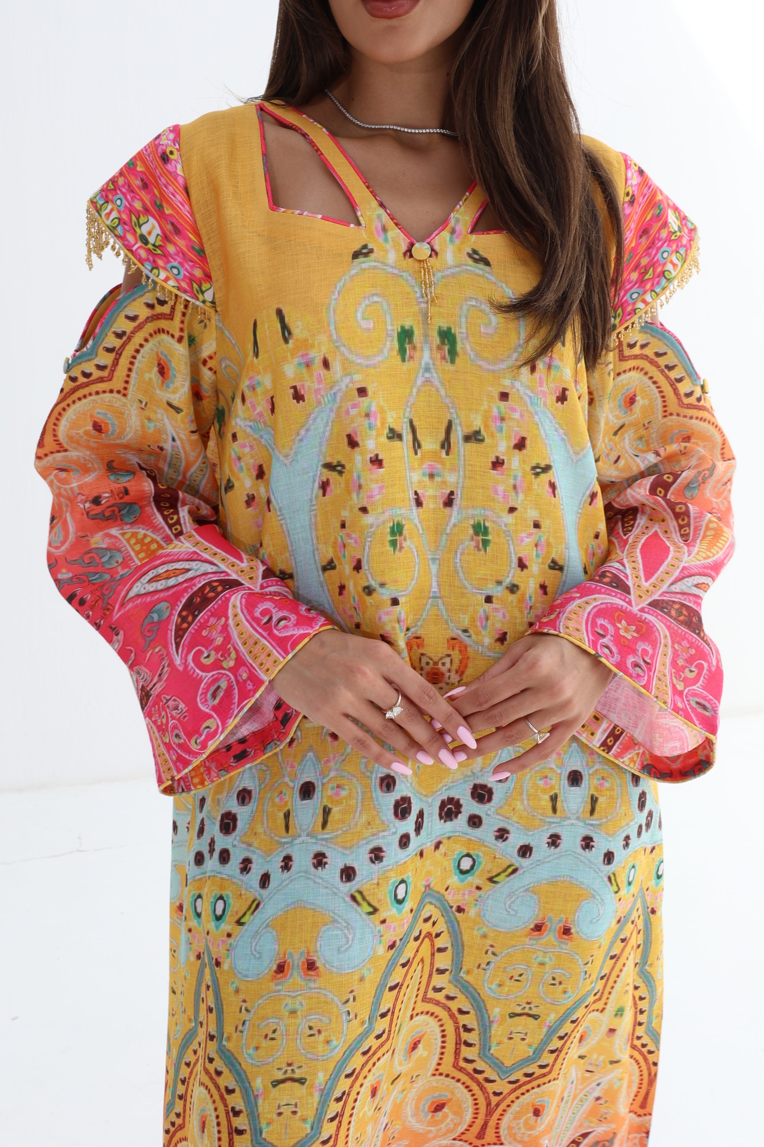 Qamar — L183 — Kaleidoscopic Paisley Print Linen Jalabiya