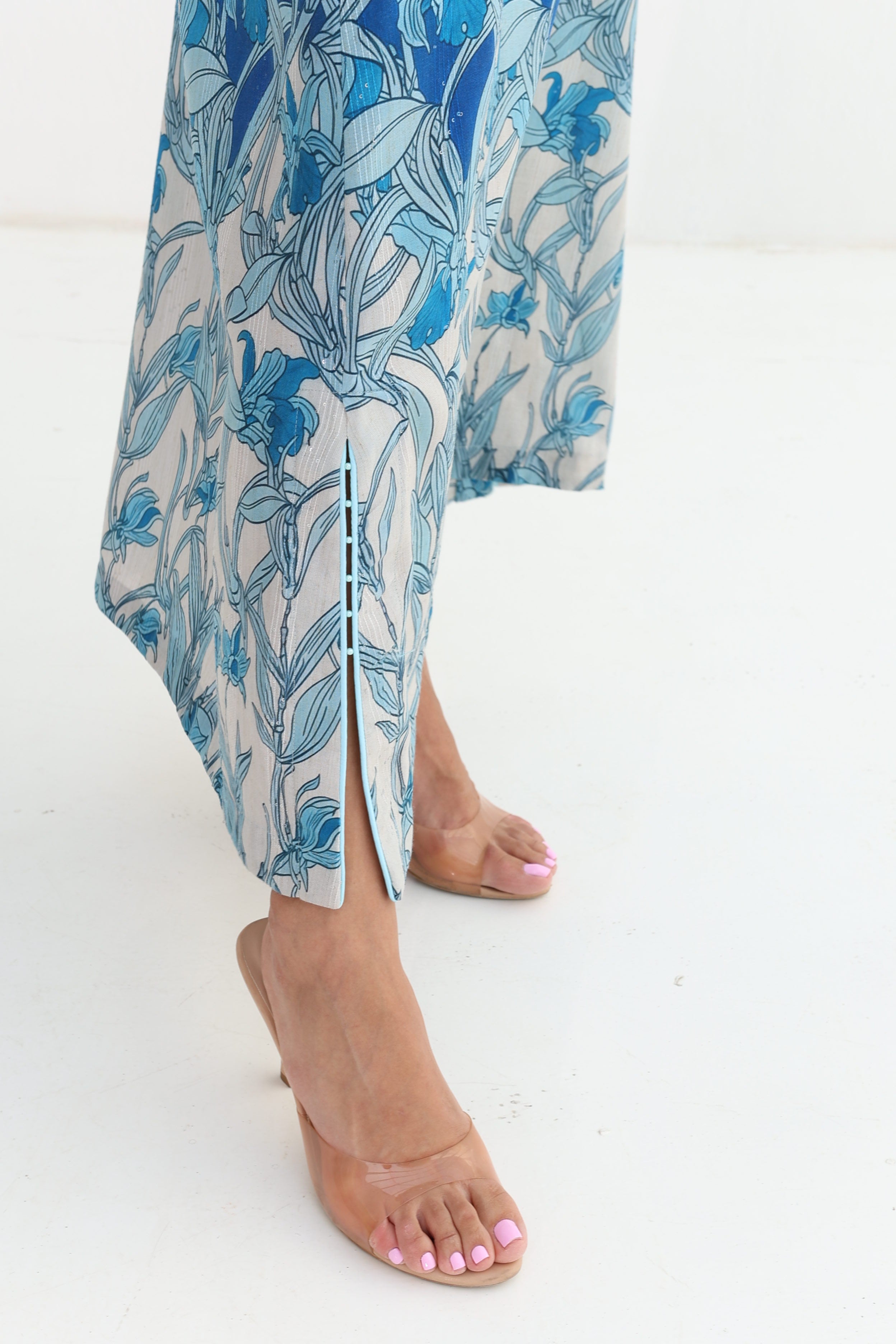 Sawsan — C10 — Blue Iris Art Nouveau Botanical Batwing Cotton Jalabiya