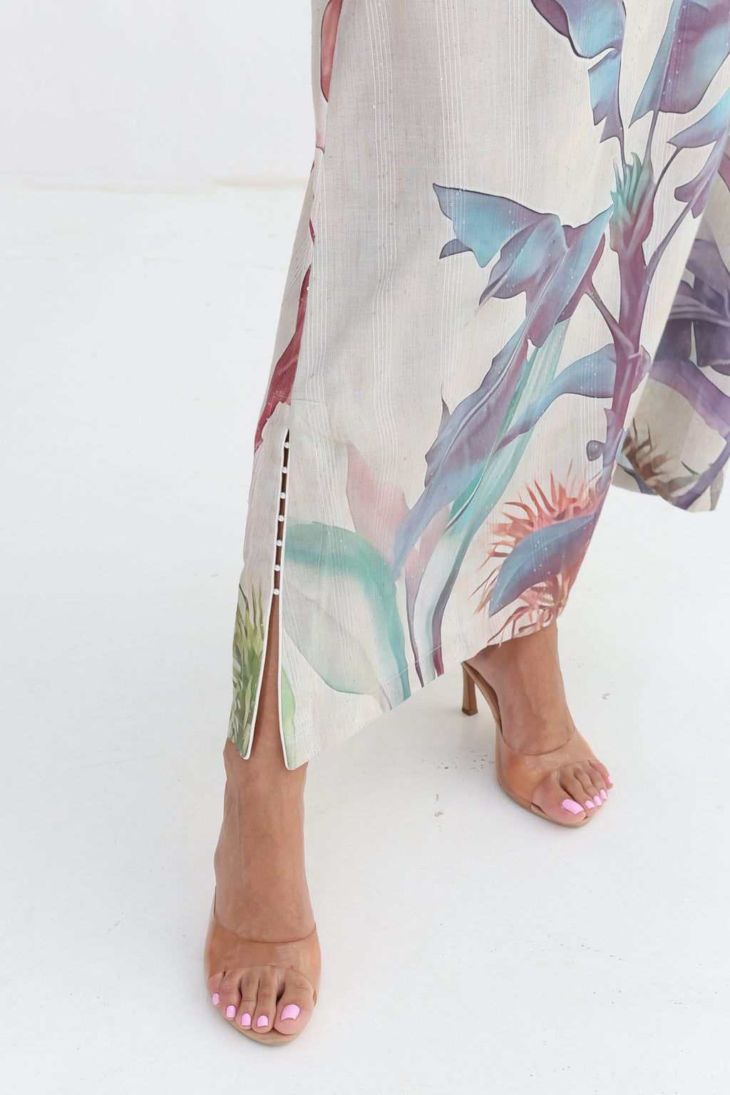 Mawja — C11 — Ivory Tropical Banana Leaf Placed Print Cotton Jalabiya