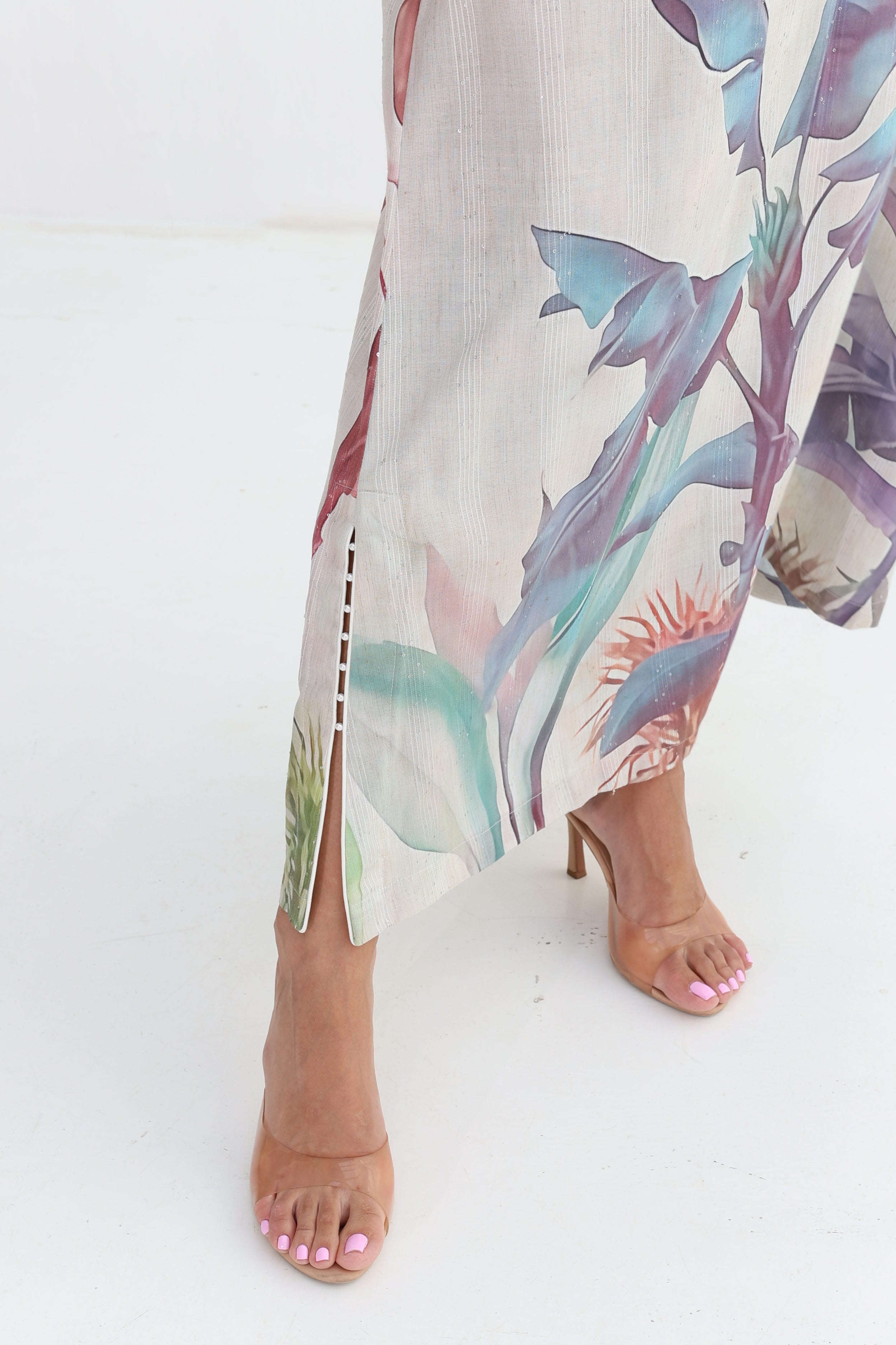 Mawja — C11 — Ivory Tropical Banana Leaf Placed Print Cotton Jalabiya