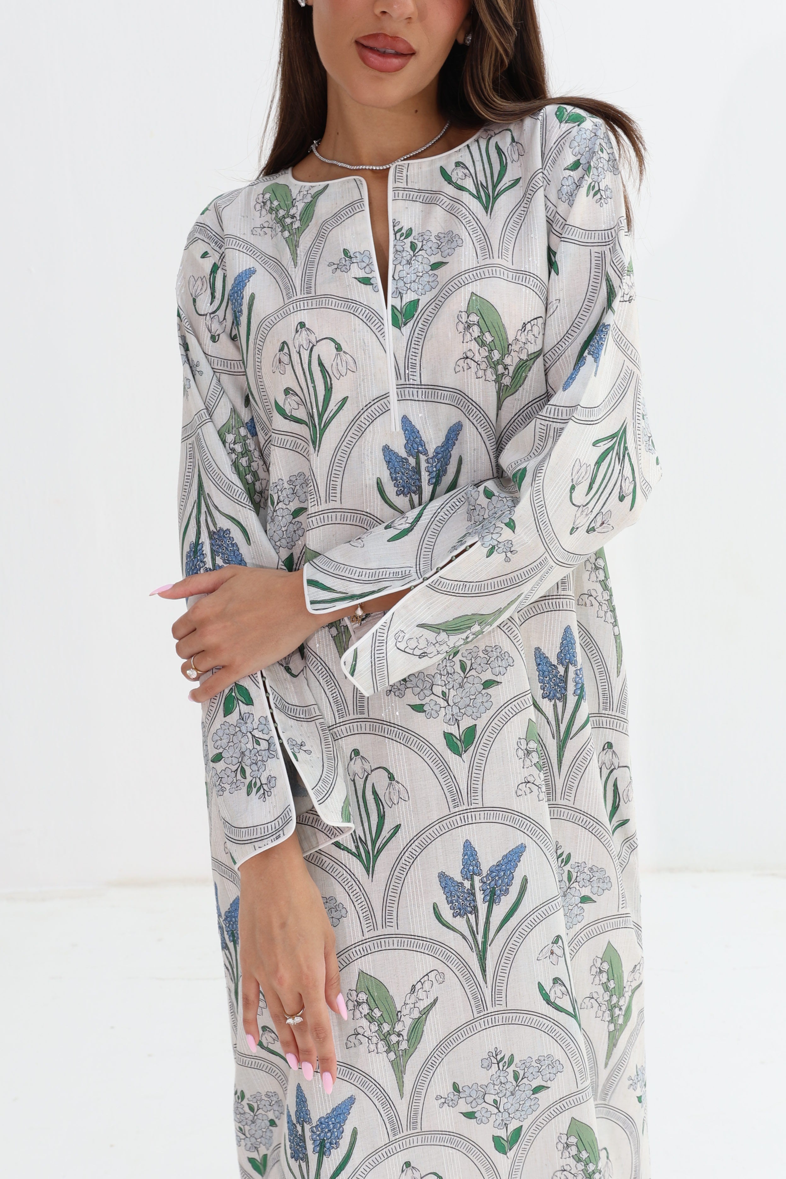 Qantara — C09 — Ivory Art Deco Arch Botanical Floral Cotton Jalabiya