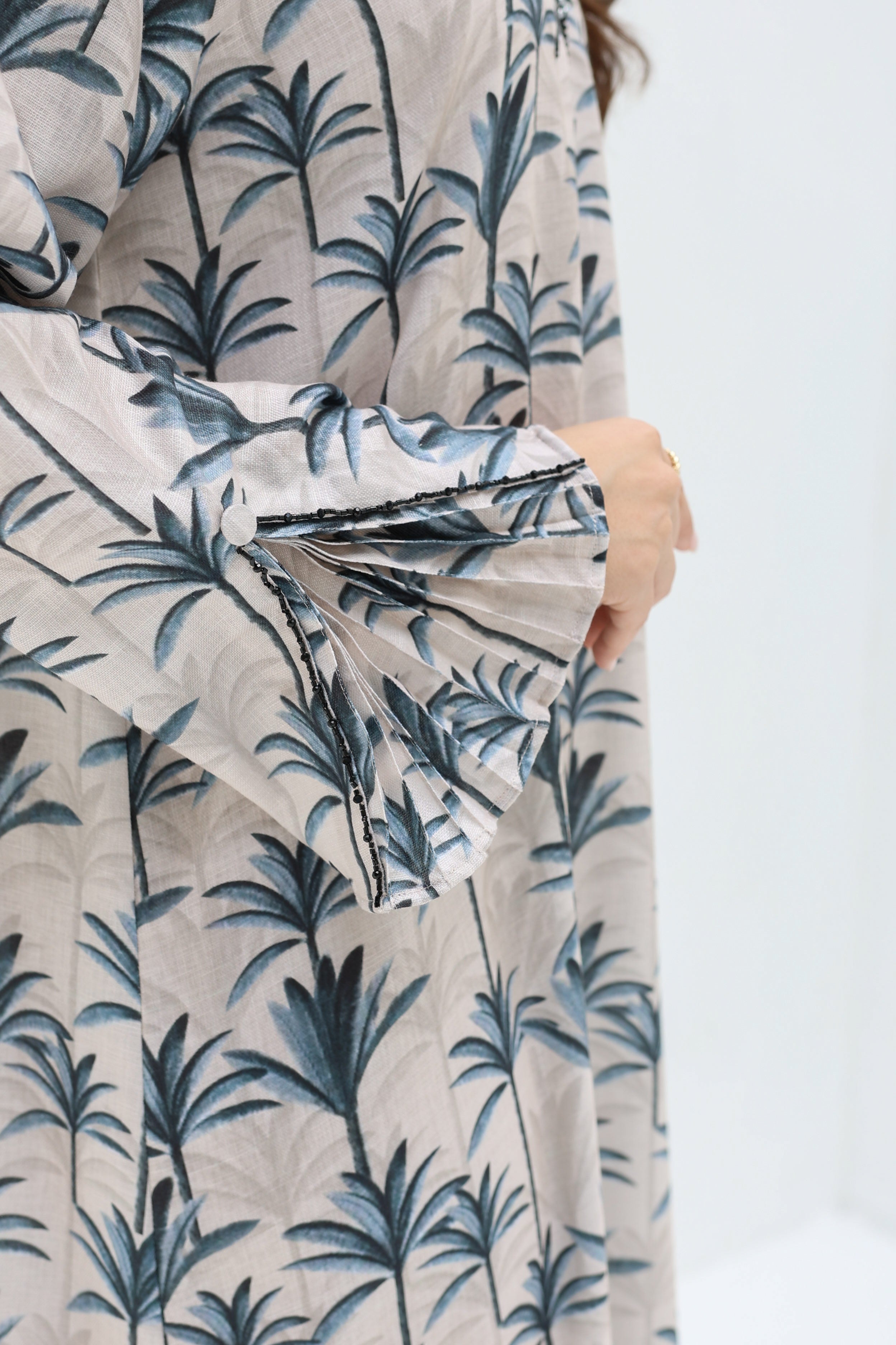 Noura - L110 - Pleats Palm