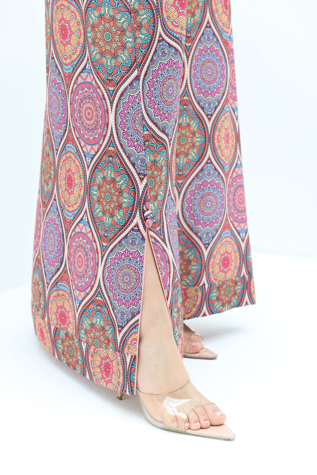 Yasmin - L112 - Abstract