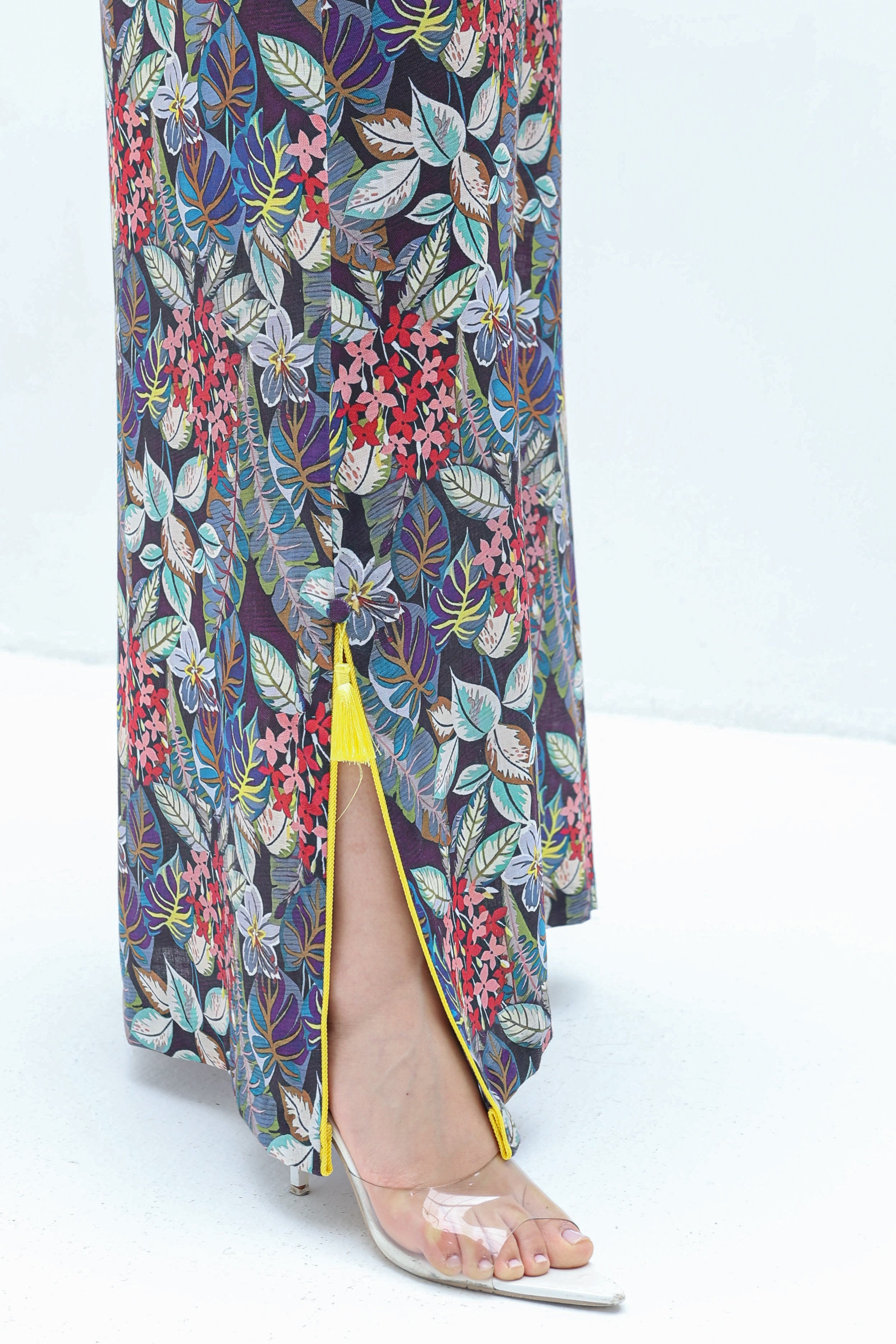 Amira - L85 - Leaves Print