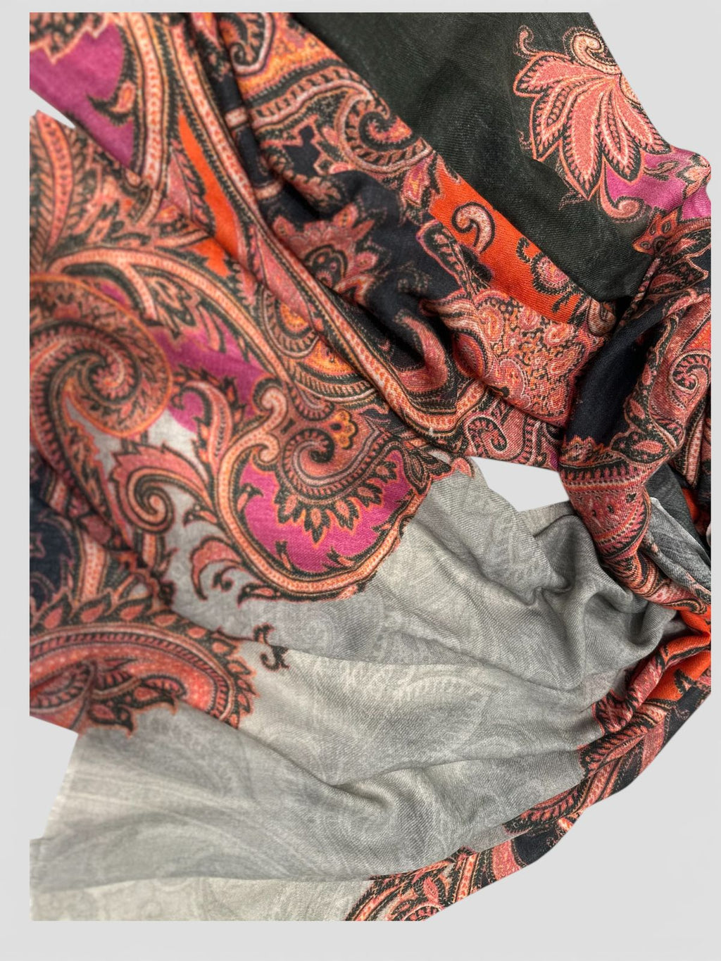 S02 - Paisley