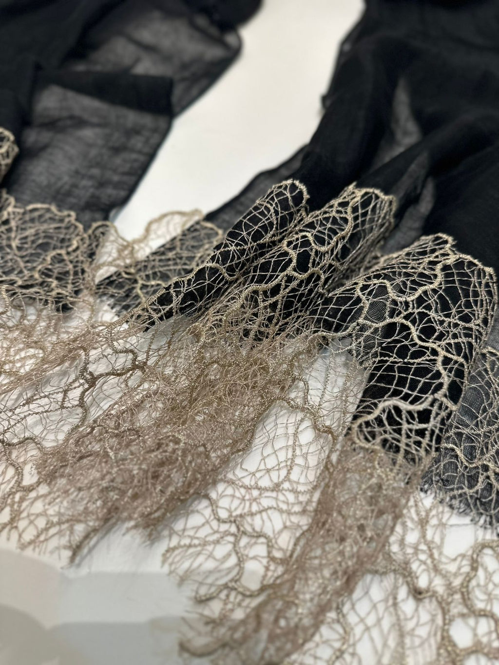 S07 - Lace Edge