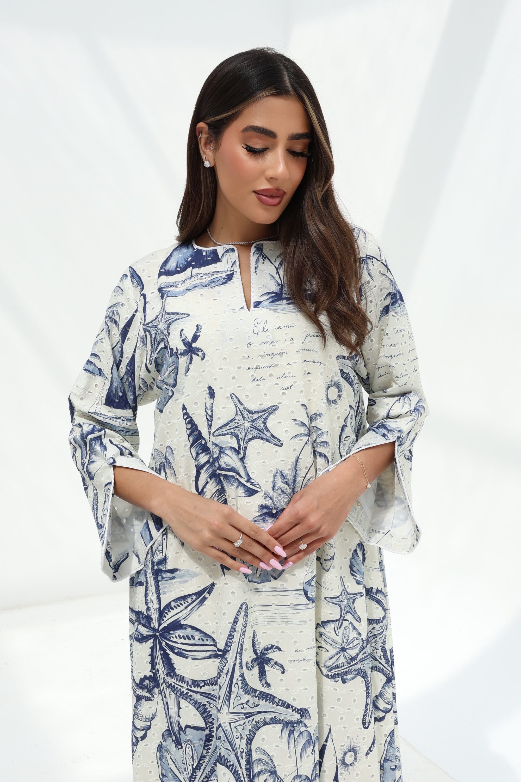 V-notch neckline detail on Coastal Seashell Print Cotton Jalabiya